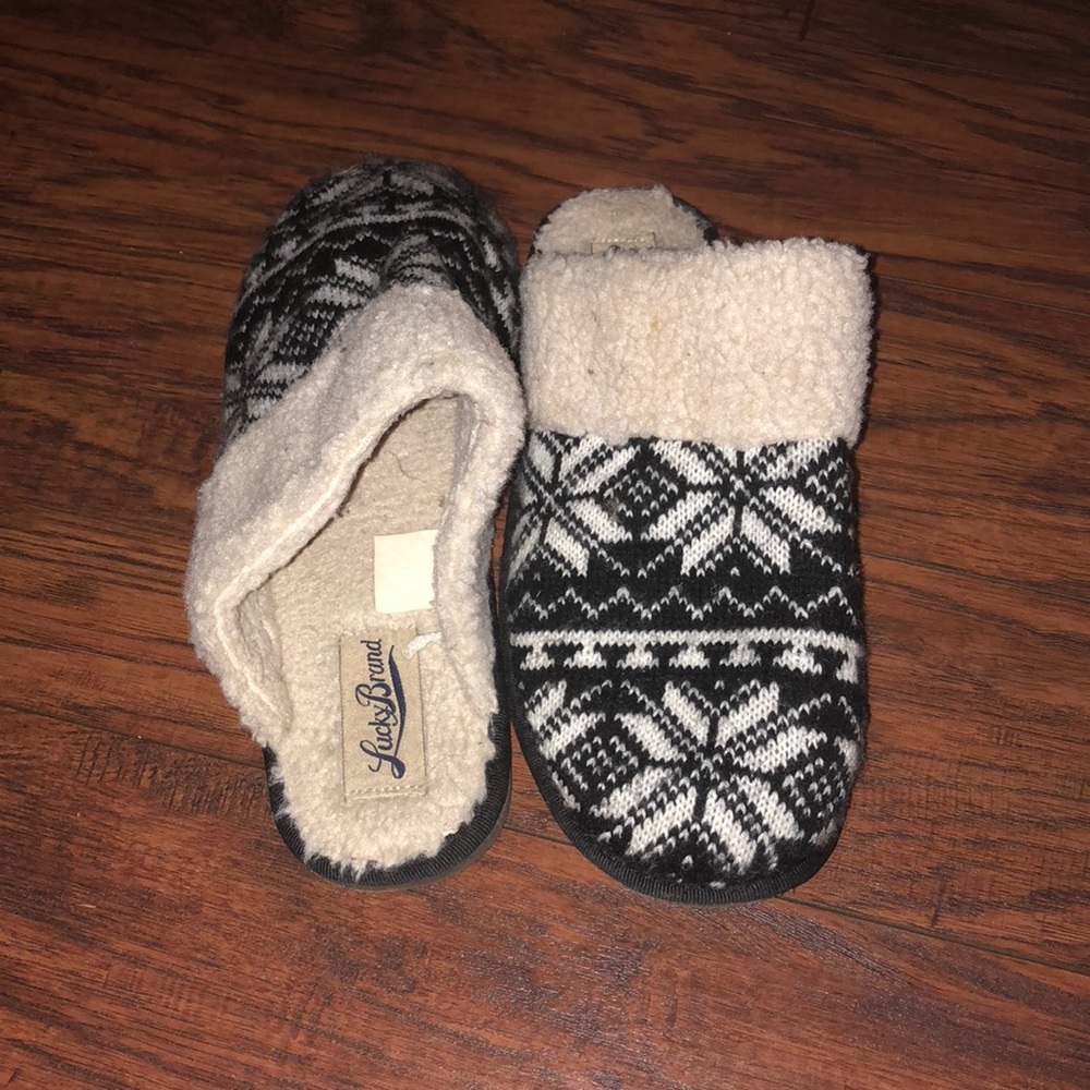 Size 10 Lucky Brand slippers